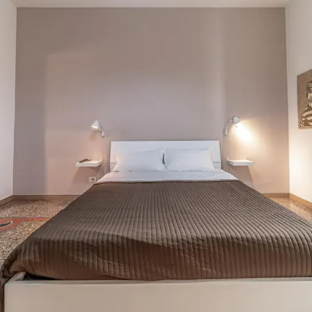 Azzurra B&B - Metro Lodi Roma