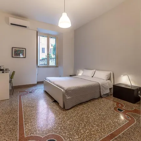 Azzurra B&B - Metro Lodi Roma